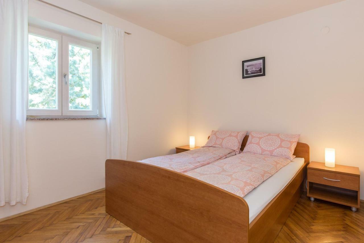 Apartments Marta Krk Town Exterior photo