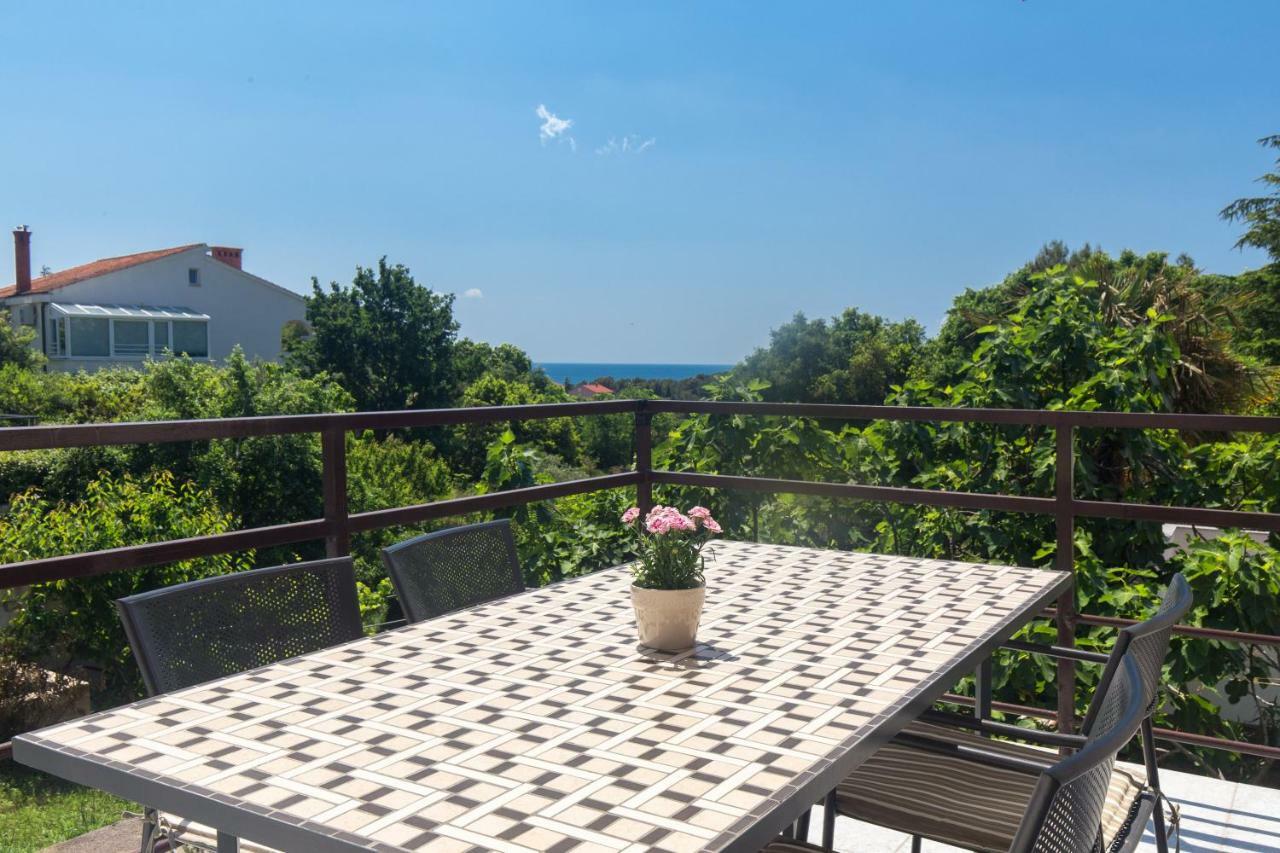 Apartments Marta Krk Town Exterior photo